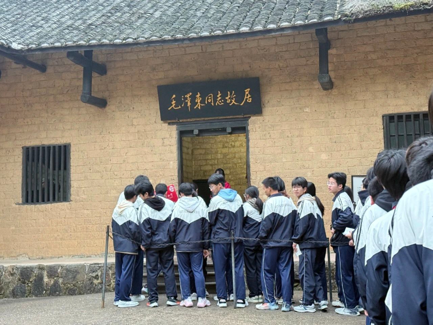 追尋偉人足跡，傳承革命精神|衡南大同高中學(xué)子赴韶山開(kāi)展紅色研學(xué)活動(dòng)